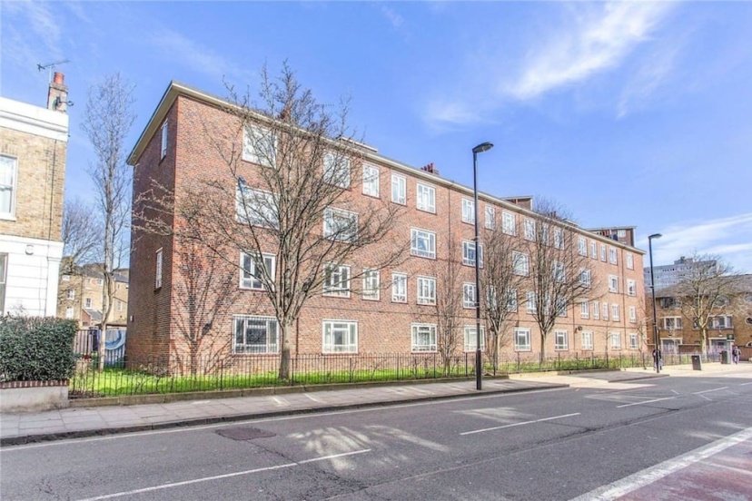 Spacious 3 Bedroom Flat in Islington — забронировать отель в Лондоне