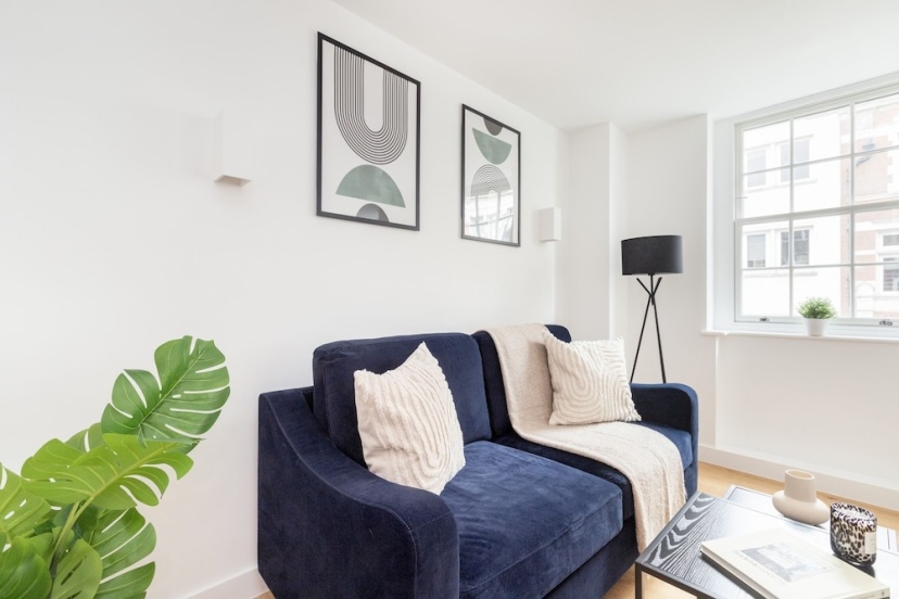 Fitzrovia 1BR with Balcony by Soho — отель с удобным расположением в Лондоне