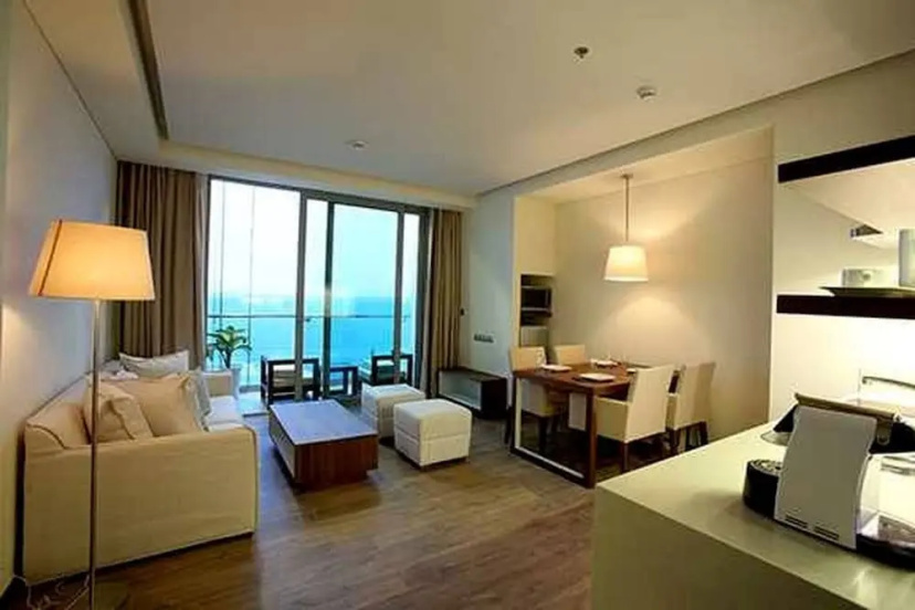 Stunning 80m2 Sea View Apartment, 1-min To Beach — отель в Дананге, Вьетнам