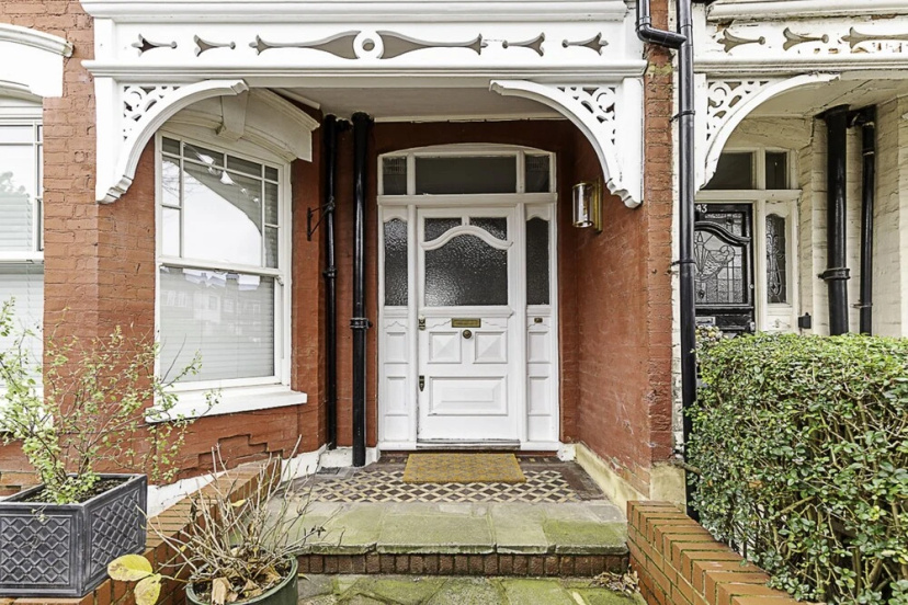 Beautiful Three Bed Abode Near Dollis Hill — забронировать отель в Лондоне