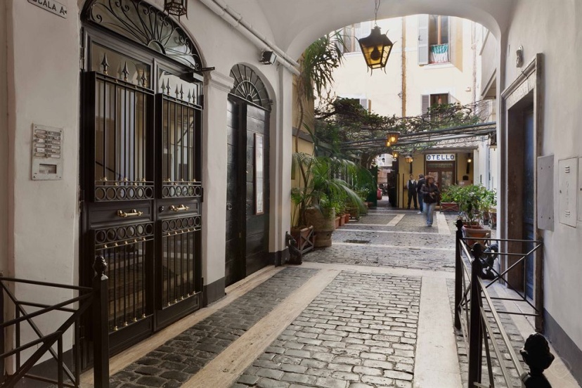 Spagna apartments - Spanish Steps area — отель с удобствами в Риме