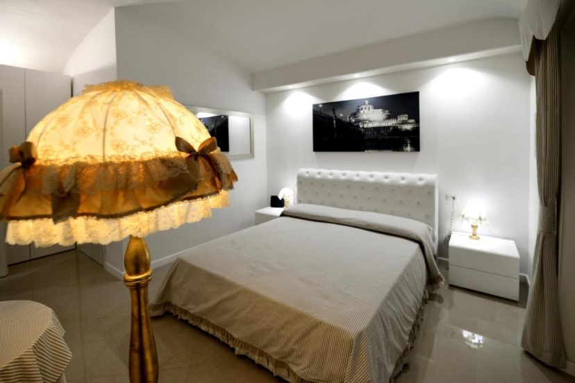 Ludovisi Barberini Apartment for Short Rental — забронировать отель в Риме