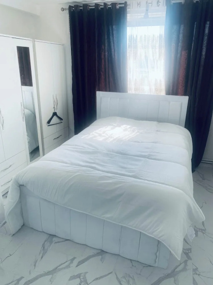 Cozy Studio Retreat in Mitcham — отель с удобствами в Лондоне