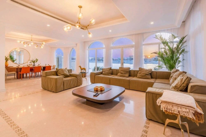 Amazing 5 Bedroom Villa With Private Pool - Villas_and_Bungalows in ดูไบ - Photo 1