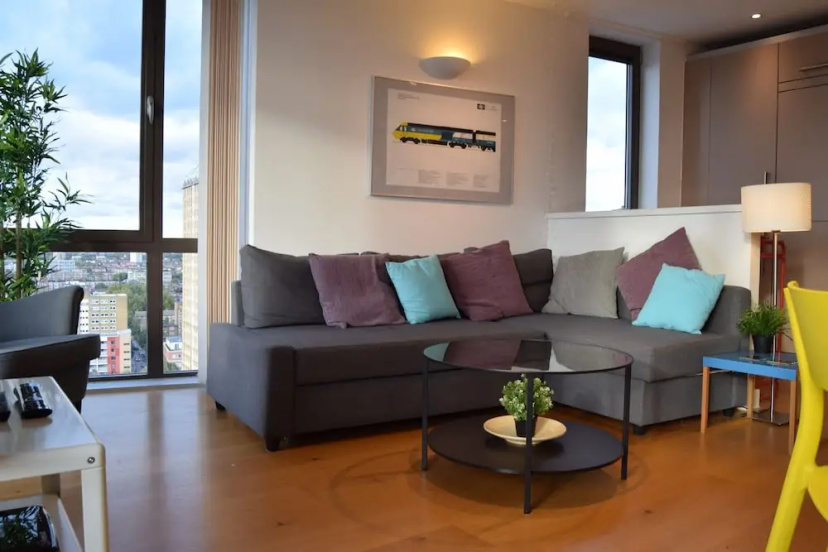 City Views 1 Bedroom Apartment in Shadwell — забронировать отель в Лондоне