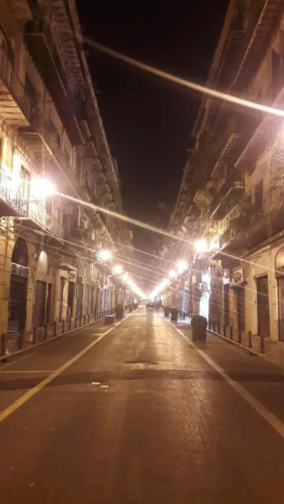 Locazione breve in pieno centro "Blue House" — отель в Палермо, Италия