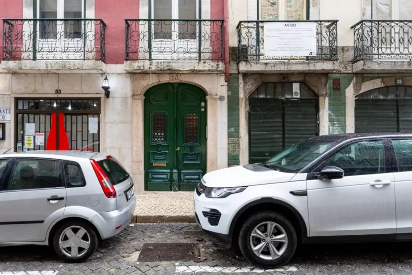 ALTIDO Unique 1-BR Apartment in central Chiado — забронировать отель в Лиссабоне