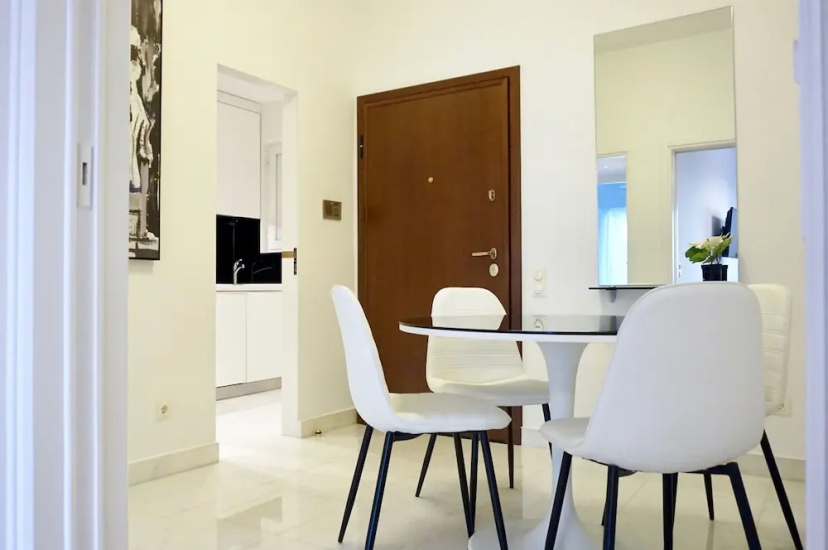 Central & Elegant Apt in Athens — отзывы гостей и цены