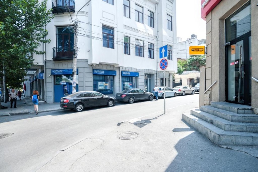 White Apartment Old Tbilisi — отель с удобствами в Тбилиси
