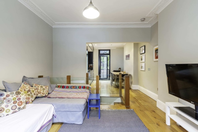 Цены на Stylish Kings Cross Apartment With Garden Retreat в Лондоне