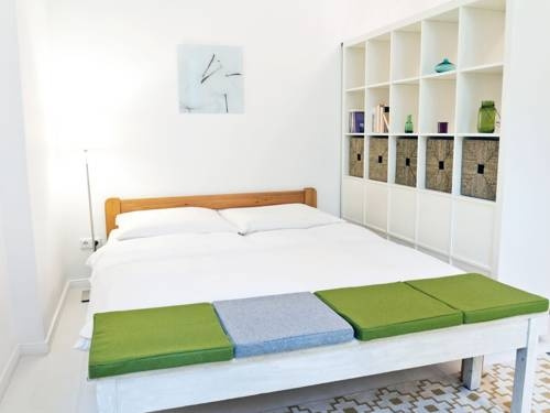 Stylisches Apartment im Schillerkiez — отель с удобствами в Берлине