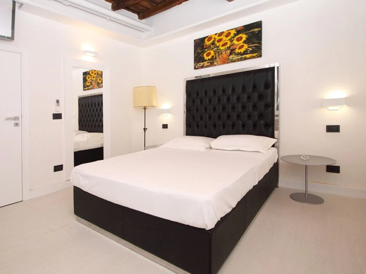 LHP Suite Piazza di Spagna — отель с удобствами в Риме