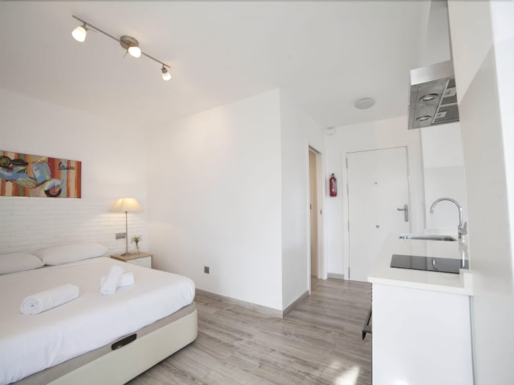 Apartamentos Kasa 25 - Loft Postiguet — забронировать отель в Аликанте