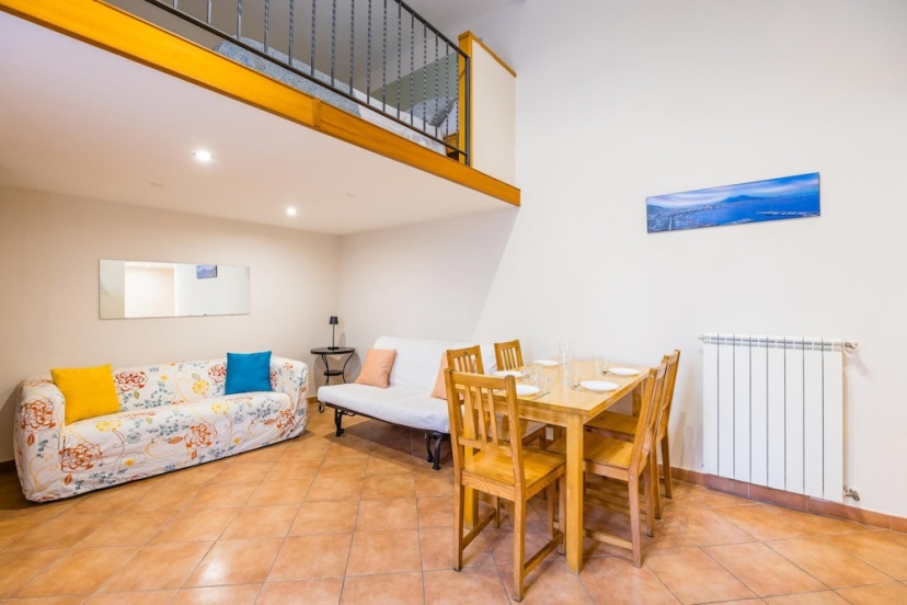 Vomero Duplex Apartment — забронировать отель в Неаполе