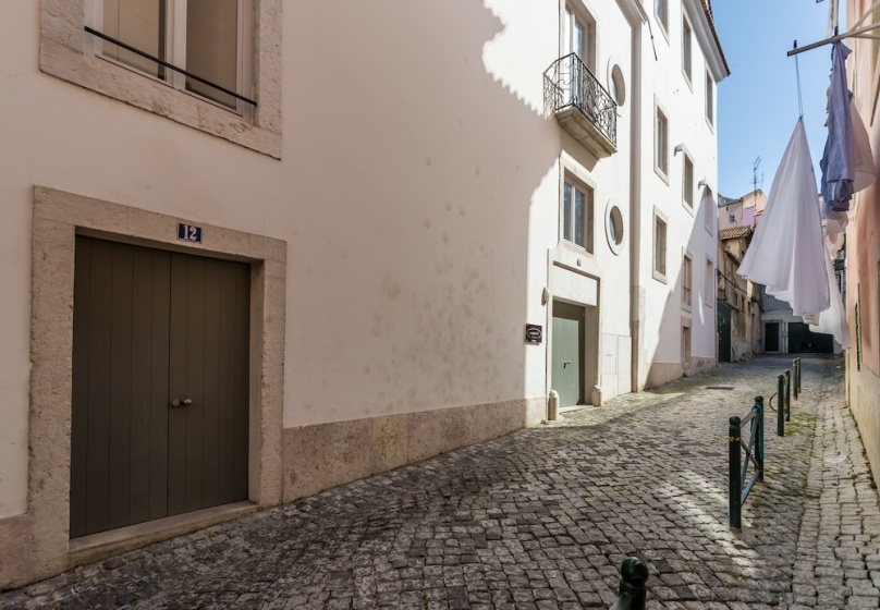 Chiado Studio and One-Bedroom Apartment - by LU Holidays — забронировать отель в Лиссабоне
