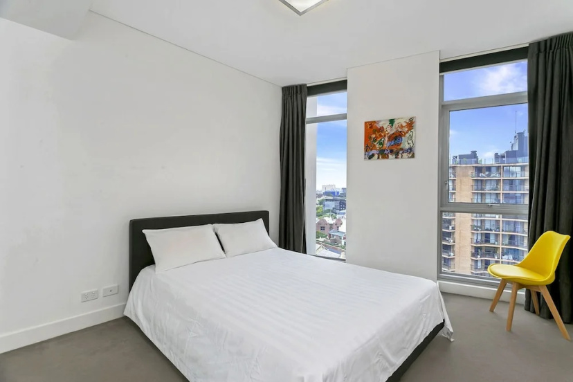 Vibrant Inner City Apartment - SHIL2 — отель с удобным расположением в Сиднее