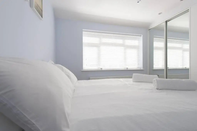Цены на Trendy 2 Bed - A hidden Luxury in Hayes nr Heathrow в Лондоне