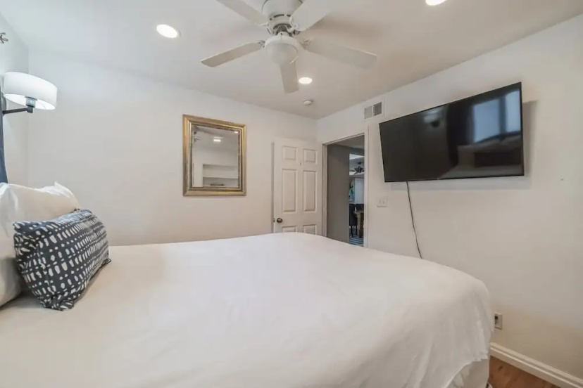 Vibrant In Vegas - 4 Bd With Shimmering Pool! 4 Bedroom Home by RedAwning — отзывы гостей и цены