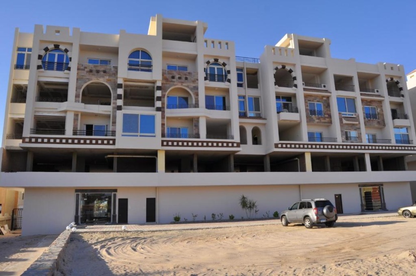 luxury Two bedroom Apartment with sea view — отель с удобным расположением в Хургаде