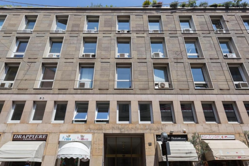 Meravigli 16 - Apt B - Duomo Elegant Apartment — отель с удобствами в Милане