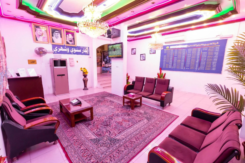 Al Eairy Apartments Jeddah 5 — отель с удобствами в Джидде