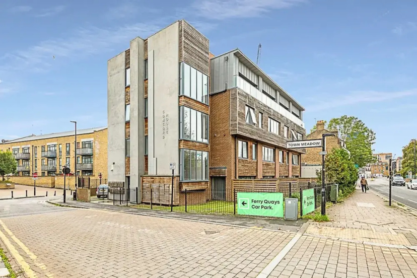 Penthouse Apartment In Brentford 3 — отель в Лондоне, Соединенное Королевство