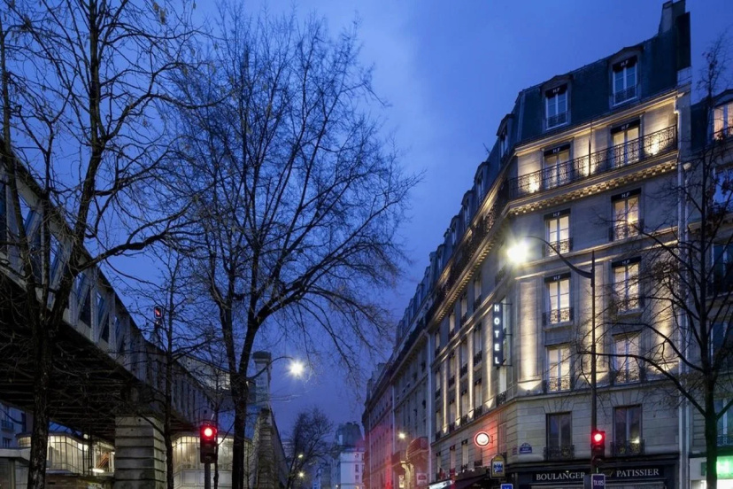 First Hotel Paris Tour Eiffel — отель с удобствами в Париже
