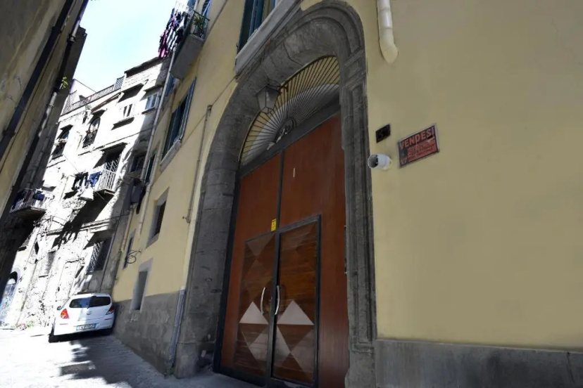 Italia Apartment — забронировать отель в Неаполе