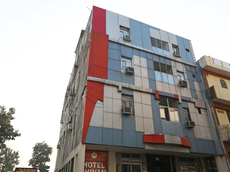 OYO 22662 Hotel Shivam - Hotel in Λάκναου - Photo 1