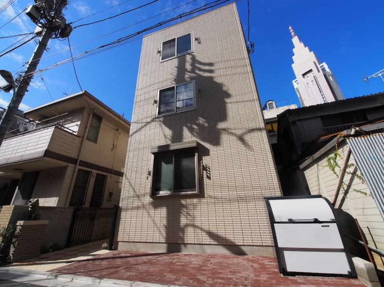 Цены на Happy Train Shinjuku Yoyogi Cozy Cafe Room в Токио