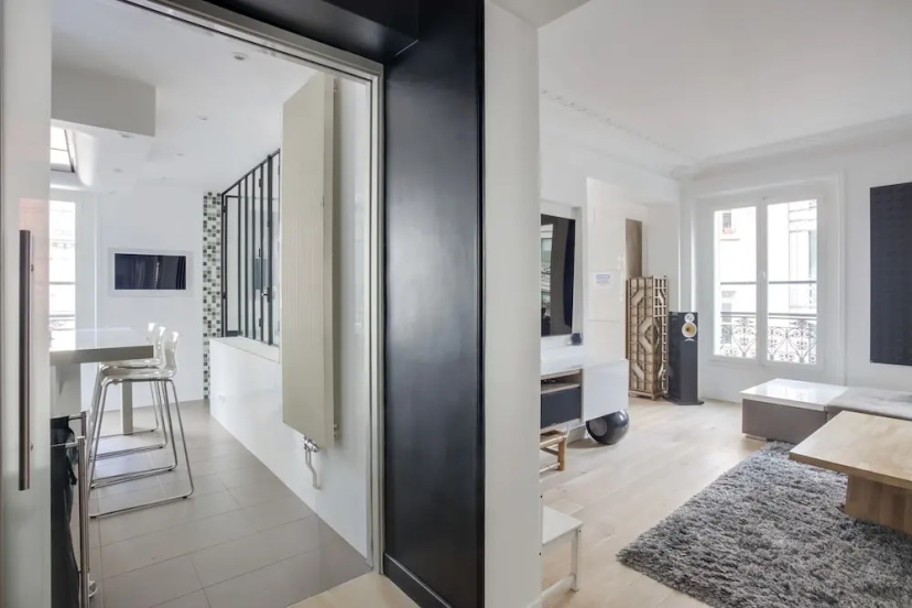 Magnificent Apartment Near Champs-elysees — отель с удобным расположением в Париже