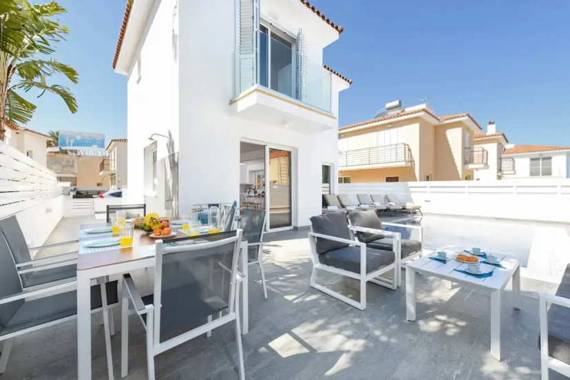 Цены на Villa Elaine in Protaras в Протарас