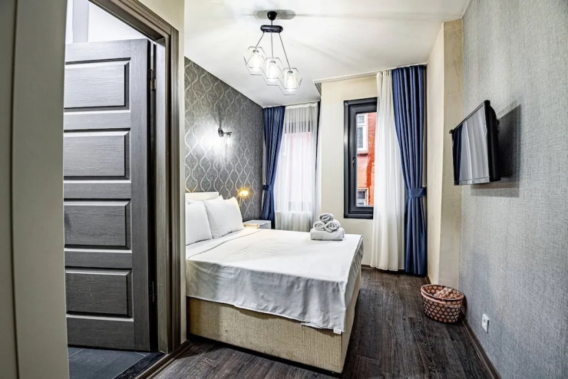 Room in Guest Room - Deluxe Double Room 4 — отель с удобным расположением в Стамбуле