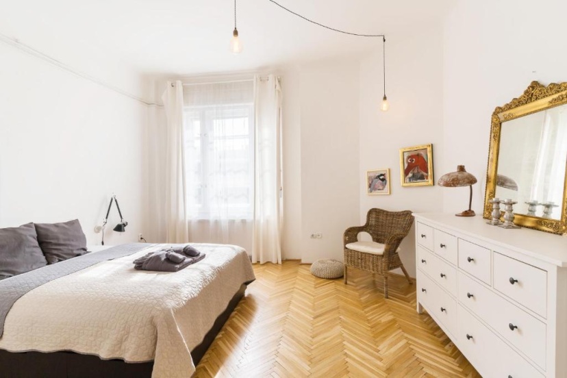 Klauzal apartment w/3 bedrooms, french balcony — отель в Будапеште, Венгрия
