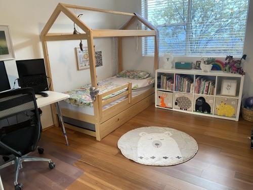Цены на Stylish and Spacious Beach Apartment в Сиднее