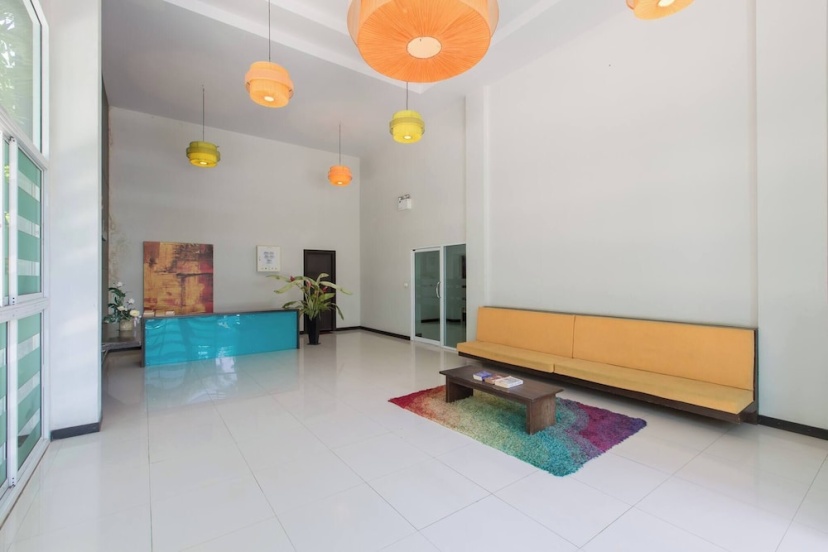 Kris - Modern Spacious 2 Bedroom Condo With Pool — отель с удобным расположением в Патонг