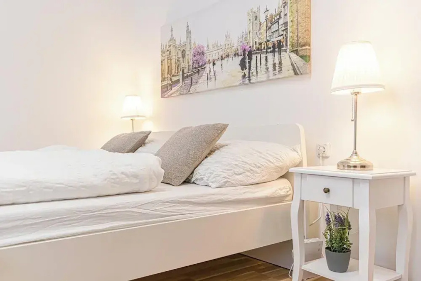 1BR Apt Near Westbahnhof Station — отель с удобным расположением в вене