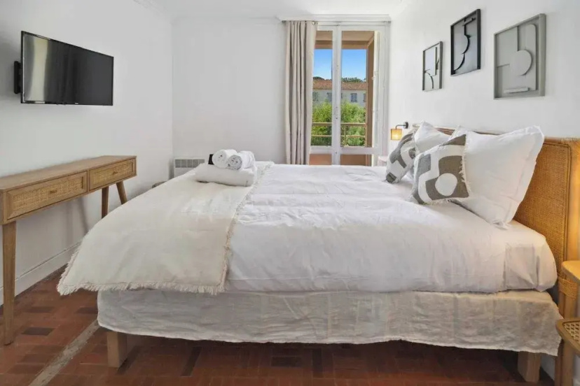 Apt 2br/4p-balcony Saint-tropez — комфортный отель в Сент-Тропезе