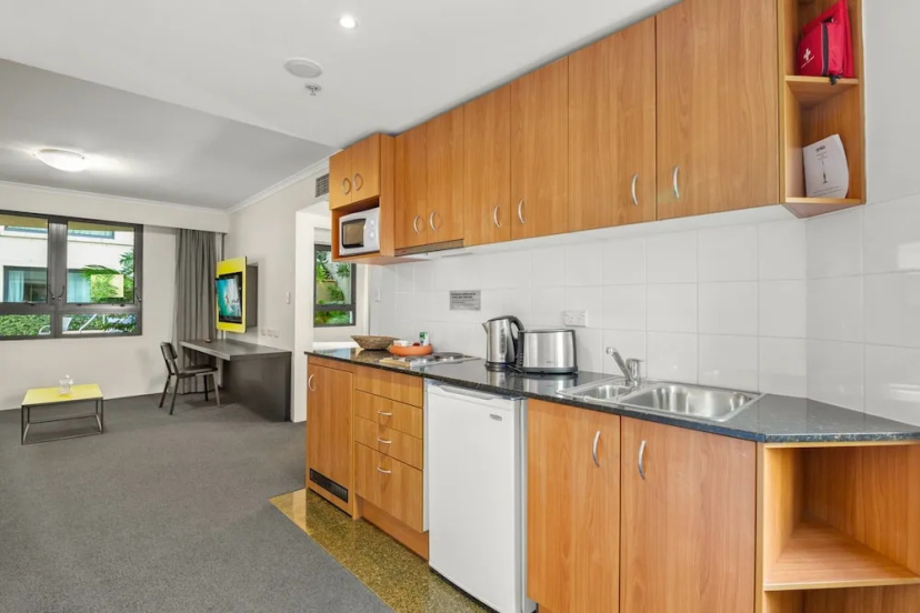 Contemporary 1-bed First Floor Unit With Pool 2 — отель в Сиднее, Австралия