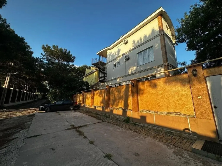 Malakhit Guest House — отель с удобным расположением в Геленджике
