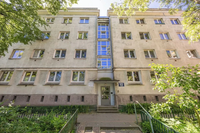 Traditional Warsaw Apartment by Renters — отель с удобствами в Варшаве