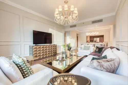 Luxurious 3 Bedroom Apartment in Boulevard Point, Connected to Dubai Mall — отель в Дубае, Объединенные Арабские Эмираты