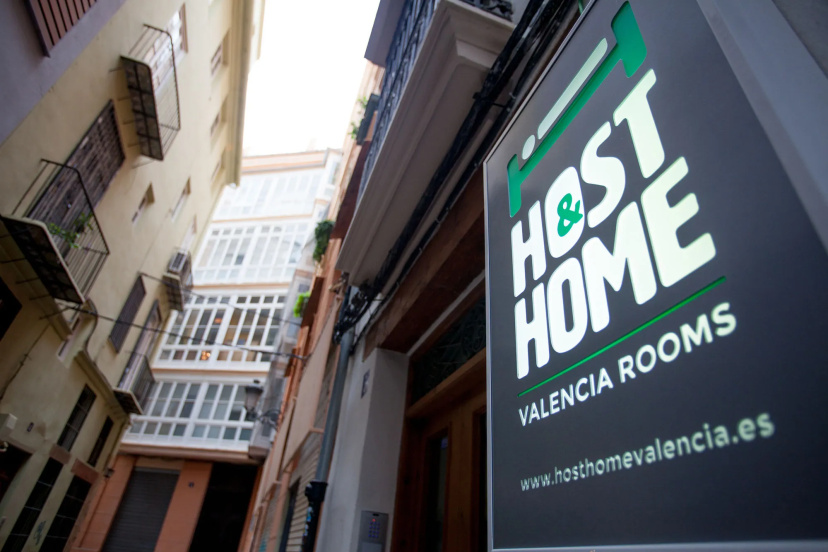 Host & Home — отель с удобствами в Валенсии