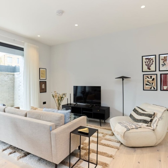 The Brondesbury Quarters - Modern 2bdr Flat With Balcony Parking — забронировать отель в Лондоне