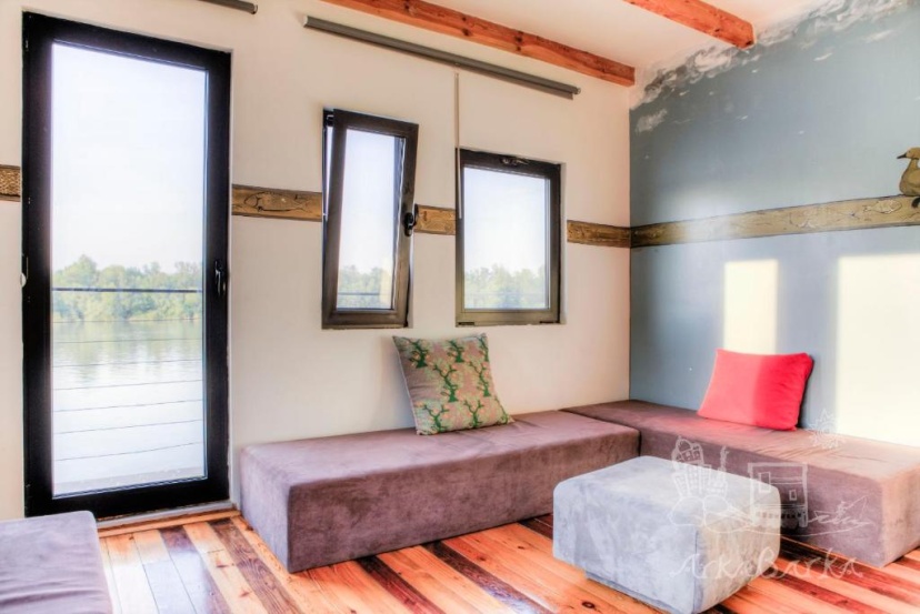 ArkaBarka 2- Floating Dream Apartments — комфортный отель в Белграде