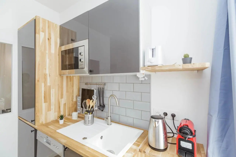 Nice 23 M Bright And Renovated Courtyard Side — отель с удобным расположением в Париже
