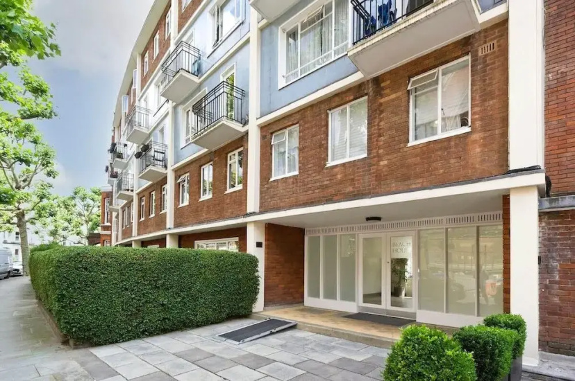 3 Bedroom Apartment, Earls Court — отель с удобствами в Лондоне