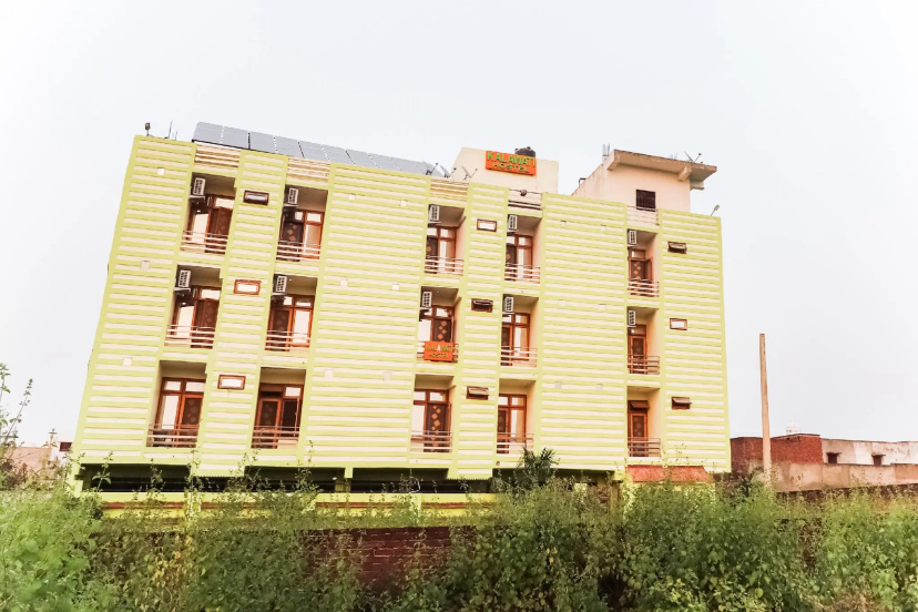OYO 61469 Kalawati Palace - Hotel in Λάκναου - Photo 1