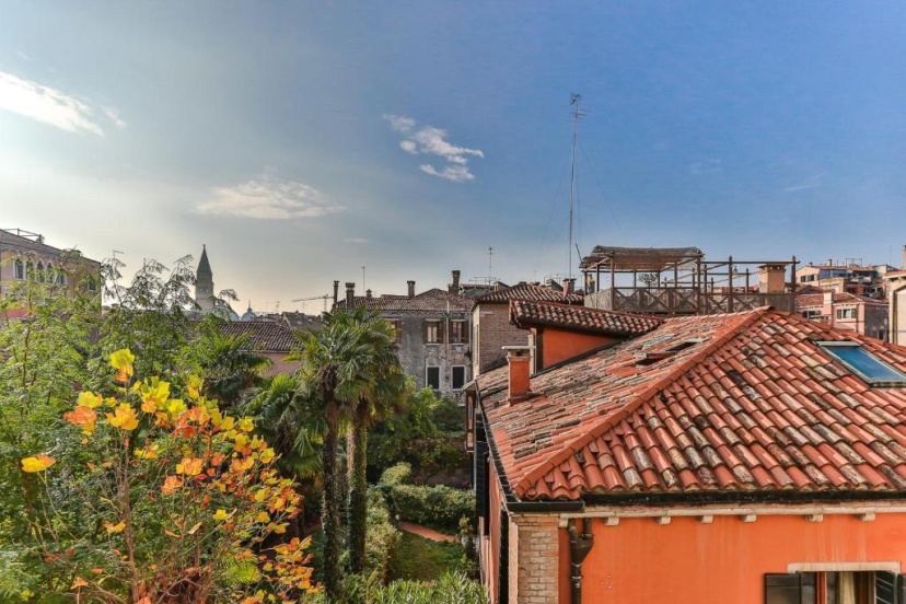 Ca Dei Greci Canal View — комфортный отель в Венеции