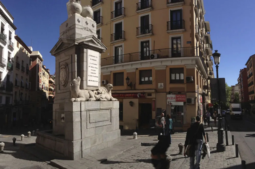 Apartamentos Puerta Del Sol - Plaza Mayor — отель с удобным расположением в Мадриде